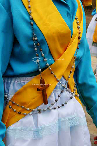  Membro de grupo folclórico de Congada usando roupa característica - Justinópolis - MG - Brasil  - Ribeirão das Neves - Minas Gerais - Brasil