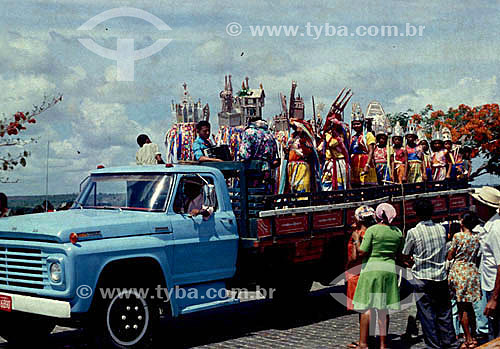  Caminhão transportando grupo de folclore - Penedo - AL - Brasil  - Penedo - Alagoas - Brasil