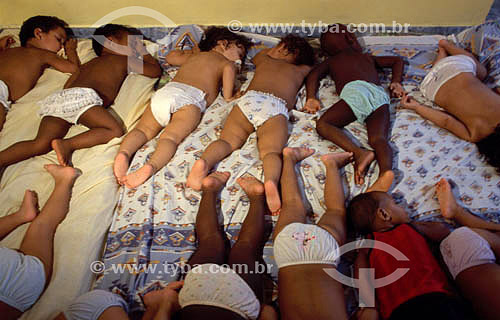  Crianças dormindo - creche comunitária - Rocinha - Rio de Janeiro - RJ - Brasil  - Rio de Janeiro - Rio de Janeiro - Brasil