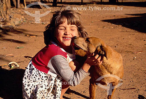  Menina com cachorro 