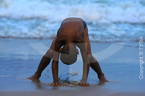  Menino na Praia de Copacabana - Posto 6 - Rio de Janeiro - RJ - Brasil  - Rio de Janeiro - Rio de Janeiro - Brasil