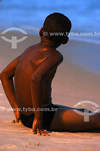  Menino na Praia de Copacabana - Posto 6 - Rio de Janeiro - RJ - Brasil  - Rio de Janeiro - Rio de Janeiro - Brasil