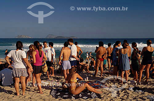  Jovens - Praia de Ipanema - Rio de Janeiro - RJ - Brasil  - Rio de Janeiro - Rio de Janeiro - Brasil