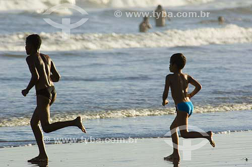  Crianças na praia - Itanhaem - SP - Brasil  - Itanhaém - São Paulo - Brasil