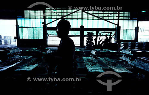  Silhueta de trabalhador em Indústria de alumínio - Brasil  - Rio de Janeiro - Brasil