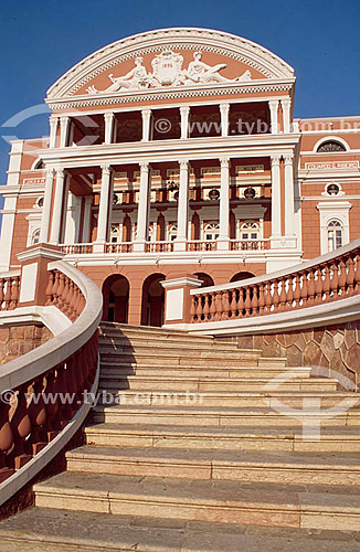  Escadas do Teatro Amazonas - Manaus - AM - Brasil 

  O teatro é Patrimônio Histórico Nacional desde 20-12-1966, sendo o primeiro monumento, em Manaus, tombado pelo Patrimônio Histórico.  - Escada - Amazonas - Brasil