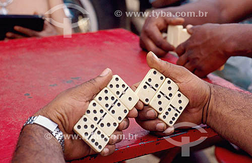 Jogo de dominó 