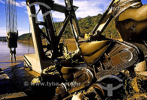  Máquinas de mineração de ouro no rio Jequitinhonha - Minas Gerais - Janeiro 2006  - Minas Gerais - Brasil