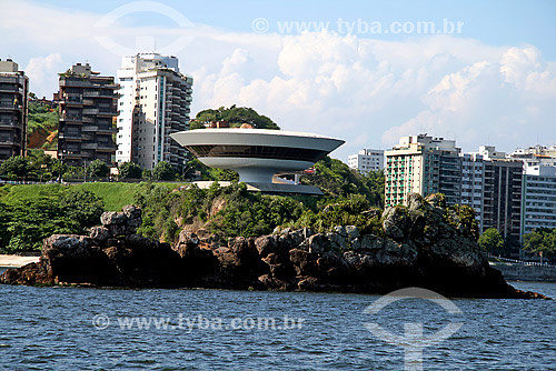  MAC - Museu de Arte Contemporânea (Projeto de Oscar Niemeyer), construído entre 1991e 1996 no Mirante Boa Viagem sobre a Baía de Guanabara em Niterói - RJ - Brasil - Janeiro de 2008  - Niterói - Rio de Janeiro - Brasil