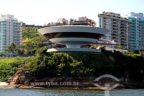  MAC - Museu de Arte Contemporânea (Projeto de Oscar Niemeyer), construído entre 1991e 1996 no Mirante Boa Viagem sobre a Baía de Guanabara em Niterói - RJ - Brasil - Janeiro de 2008  - Niterói - Rio de Janeiro - Brasil