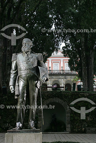  Estátua de Dom Pedro II em frente ao Museu Imperial  - Petrópolis - Rio de Janeiro - Brasil
