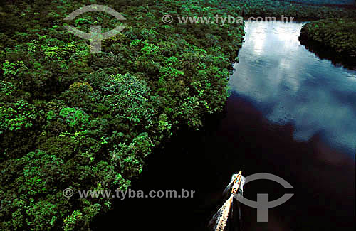  Vista aérea da Amazônia - barco à motor - Brasil 
