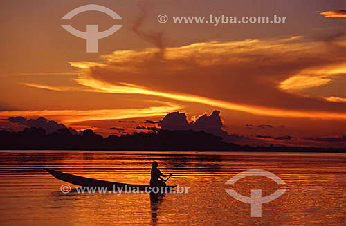  Pôr do sol no Parque Ecológico do lago January, em Manaus - AM (julho de 2001)  - Manaus - Amazonas - Brasil