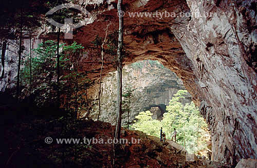  Caverna no Sítio Arqueológico do Vale do Peruaçu - MG - Brasil  - Itacarambi - Minas Gerais - Brasil