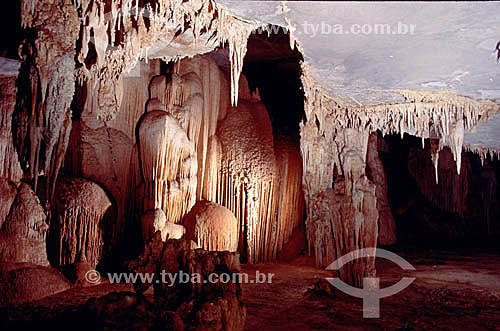  Caverna no Sítio Arqueológico do Vale do Peruaçu - MG - Brasil  - Itacarambi - Minas Gerais - Brasil