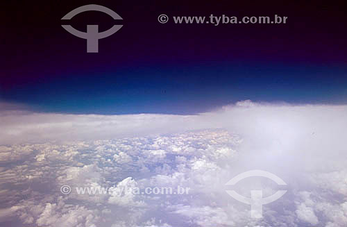  Visão aérea de nuvens a partir de um avião 