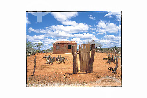  Pequena casa em local de clima seco - Nordeste - Brasil 