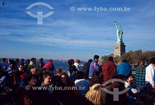  Turistas na Estátua da Liberdade - Nova York - NY - Estados Unidos 