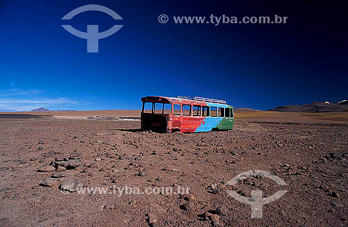  Sucata de ônibus no Deserto do Atacama, Norte do Chile -  2003 