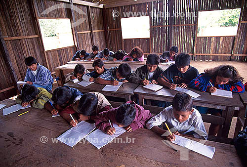  Assunto: Crianças estudando na escola / Local: Bolívia - América do Sul / Data: Década de 90 