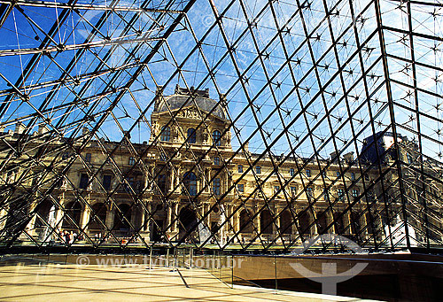  Museu do Louvre - Paris - França 