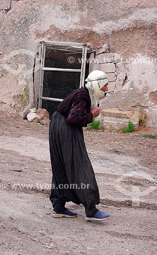  Mulher muçulmana em Uçhisar - Capadócia - Turquia - Outubro de 2007 