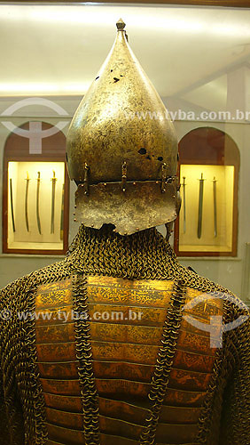  Armadura (Capacete) em exposição no Palácio Topikapi - (1475) - Estilo Cássico Otomano - Istambul - Turquia - Outubro de 2007 