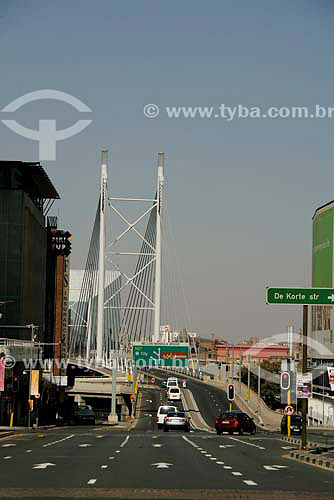  Ponte Nelson Mandela, parte nova da cidade - Joanesburgo - África do Sul - Julho de 2006 