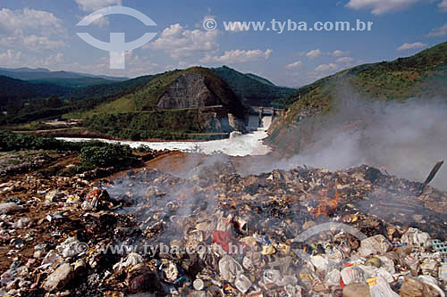  Assunto: Poluição - Lixo queimando com Rio Tietê poluído ao fundo
Local: Pirapora do Bom Jesus - SP
Data: Abril de 2000 