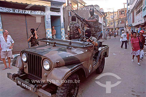  Exército ocupando a favela Nova Brasília no Complexo do Alemão - Rio de Janeiro - RJ - Dezembro 1994  - Rio de Janeiro - Rio de Janeiro - Brasil