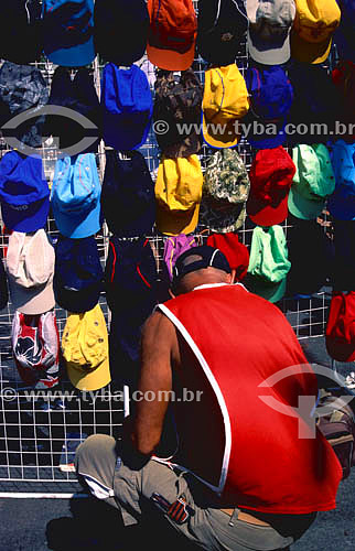  Vendedor de chapéus em Quintino - RJ - Brasil  - Rio de Janeiro - Brasil