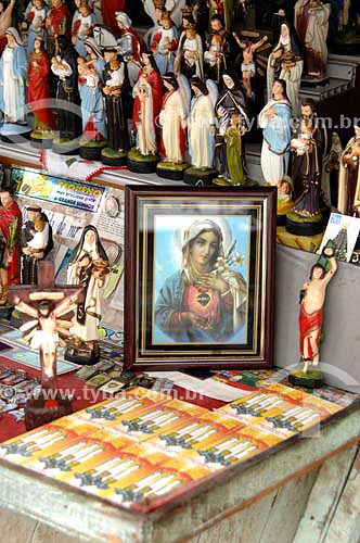  Imagens religiosas: comércio de estatuetas e imagens religiosas com Nossa Senhora da Conceição em destaque - Porto das Caixas / Itaboraí - RJ - BRasil  - Itaboraí - Rio de Janeiro - Brasil