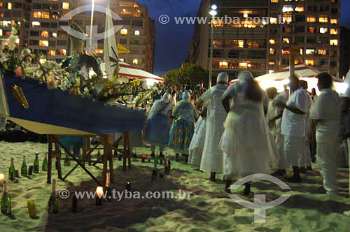  Comemoração do Ano Novo - Ritual de Umbanda - Religião Afro Brasileira -  Copacabana - Rio de Janeiro - RJ - Brasil - 2005  - Rio de Janeiro - Rio de Janeiro - Brasil