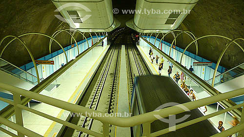  Estação do Metrô Cantagalo, Copacabana -  Plataforma de Embarque/ Desembarque - Rio de Janeiro - RJ - Brasil - Março de 2007  - Rio de Janeiro - Rio de Janeiro - Brasil