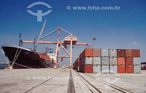  Containers e navio cargueiro no Porto da cidade do Rio de Janeiro - RJ - Brasil  - Rio de Janeiro - Rio de Janeiro - Brasil