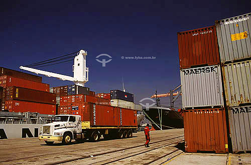  Exportação - Caminhão com carga, container no Porto do Rio de Janeiro - RJ - Brasil  - Rio de Janeiro - Rio de Janeiro - Brasil