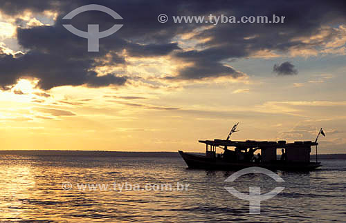  Paisagem - embarçação no mar 