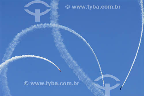  Aviões fazendo acrobacias aéreas no céu do Rio de Janeiro - RJ - Março de 2007  - Rio de Janeiro - Rio de Janeiro - Brasil