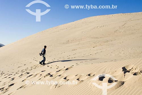  Assunto: Prática de Sandboard em dunas
Local: Praia da Joaquina
Cidade: Florianópolis - SC
País: Brasil
Data: 25/05/2007 