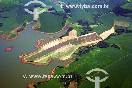 Assunto: Vista aérea de plantações - Agricultura - Lago Artificial
Local: Salto do Jacuí - Noroeste do Rio Grande do Sul - Região de Cruz Alta
Data: Março de 2008 
