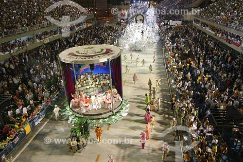  Assunto:Alegoría da escola Mangueira durante o desfile das campeãs

Local: Sambódromo - Rio de Janeiro - RJ

Data: Carnaval 2005

 