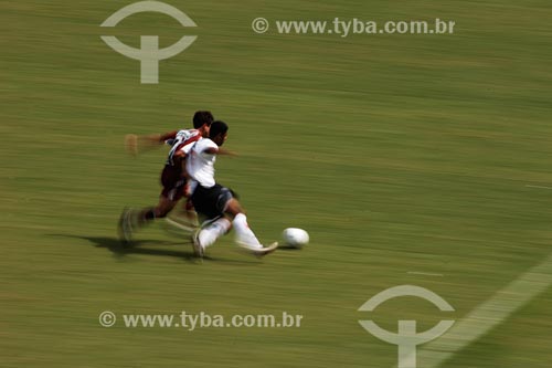  Assunto: Jogadores disputando a bola em jogo entre Fluminense e Botafogo / Local: Rio de Janeiro - RJ / Data: 02/2008 