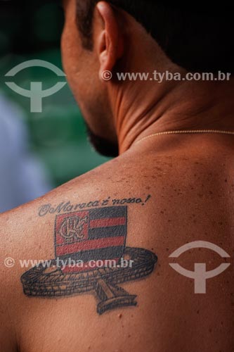  Assunto: Tocedor do Flamengo com tatuagem do escudo do time 