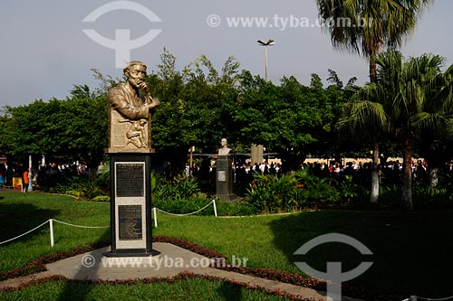  Assunto: Estátua de Santo Antônio na Praça Visconde Figueira /  Santo Antônio de Pádua  Noroeste Fluminense - RJ / Data: 06/2008 