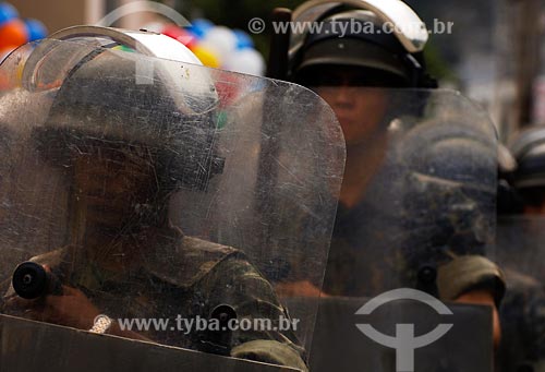  Soldados do exército com escudo e capacete - Rio de Janeiro  - Rio de Janeiro - Brasil