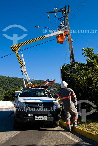  Assunto: Eletricistas na Praia de Taquara / Local: Balneário Camboriú - SC - Brasil / Data: 10/06/2008 