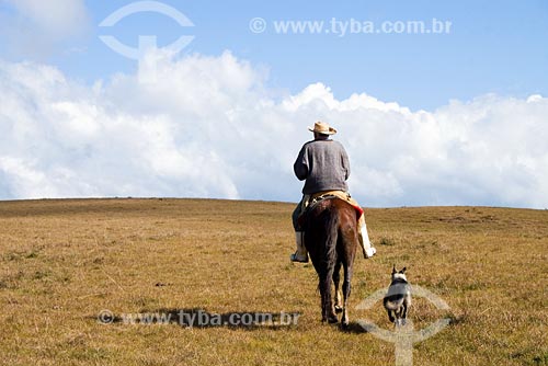  Assunto: Homem a cavalo na Serra da Boa Vista / Local: Serra da Boa Vista, no município de Rancho Queimado - SC - Brasil / Data: 14/06/2008 