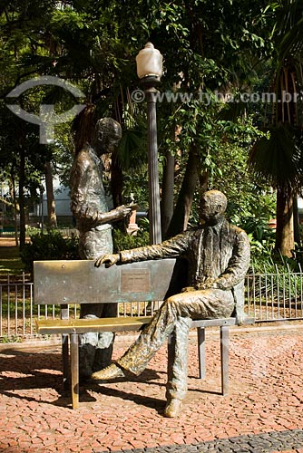  Assunto: Estátuas de Carlos Drummond de Andrade e Mário Quintana / Local: Praça da Alfândega em Porto Alegre - RS - Brasil / Data: 05/07/2008 