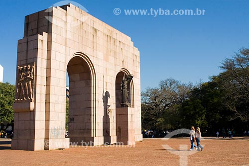  Assunto: Monumento ao Expedicionário / Local: Parque Farroupilha (Parque da Redenção) em Porto Alegre - RS - Brasil / Data: 05/07/2008 