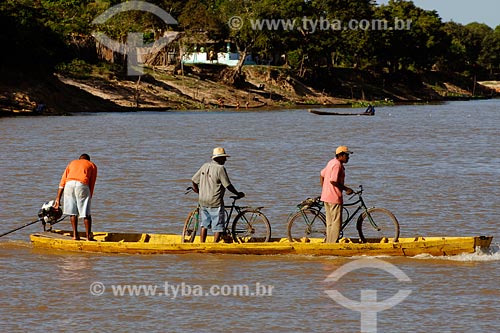  Assunto: Canoa motorizada fazendo travessia do Rio Pindaré / Local: Pindaré-Mirim - MA / Data: 08/2008 